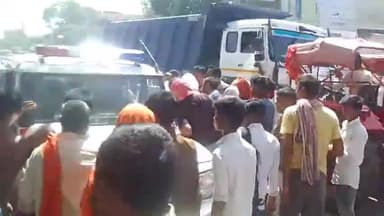 पालीगंज: प्रखंड मुख्यालय के पास हाईवे सड़क पर दो बाइकों की आमने-सामने की टक्कर, चालको की मामूली चोटें