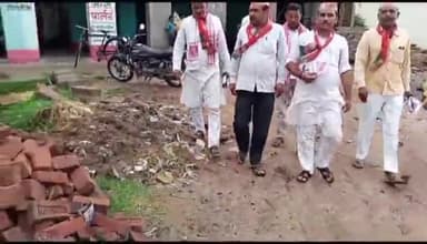 करपी: भाजपा नेताओं ने करपी बाजार में चलाई हर घर जनसंपर्क अभियान