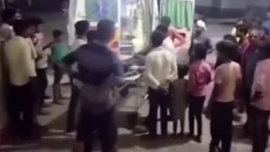 जोगापट्टी: मनुआपुल-नवलपुर मुख्य मार्ग पर सड़क हादसे में बाइक सवार तीन युवक हुए जख्मी, इलाज जारी