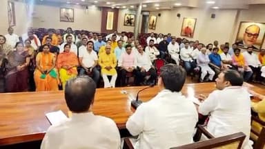 मोहनलालगंज: भाजपा मुख्यालय पर लखनऊ नगर निगम के पार्षदों की बैठक को प्रदेश अध्यक्ष धर्मपाल सिंह ने किया संबोधित