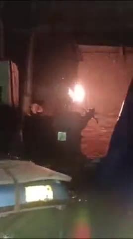 इटावा: मकसूदपुरा में ट्रांसफार्मर केबल में लगी आग,करीब एक घंटे तक बिजली आपूर्ति रही बंद, लोगो को हुई परेशानी