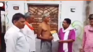 गुनौर: पूर्व विधायक डॉ राजेश वर्मा ने गुनोर विधानसभा क्षेत्र के ग्रामों में भ्रमण कर किया जनसंपर्क, पत्रक किए वितरित