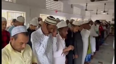 बेगूसराय: नवाब चौक में बकरीद पर मुस्लिम समुदाय के लोगों ने अदा की नवाज, सुरक्षा के किए गए पुख्ता इंतजाम