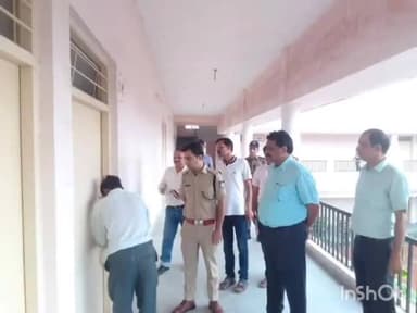 टीकमगढ़: कलेक्टर और पुलिस अधीक्षक ने मतगणना स्थल शासकीय पॉलिटेक्निक कॉलेज का किया निरीक्षण