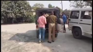 बेतिया: मीना बाजार से 2 अपराधकर्मियों को एक देसी पिस्टल और तीन जिंदा कारतूस के साथ पुलिस ने किया गिरफ्तार।