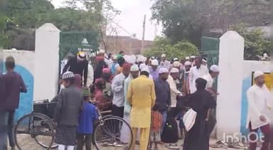 दातागंज: नगर के बरेली बाईपास स्थित ईदगाह पर कड़ी सुरक्षा के बीच शांतिपूर्वक ईद-उल-अजहा की नमाज अदा की गई