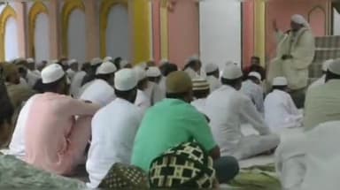 वाराणसी के विद्यापीठ ब्लॉक में बकरीद के मौके पर दुआ ख्वानी,होगा कुर्बानी, मुल्क के अमन चैन की मांगी गई दुआ