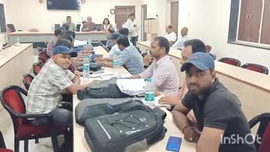 फारबिसगंज: फारबिसगंज अंचल पदाधिकारी ने कहा राजस्व कर्मचारी जमीन दाखिल खारिज कार्य जल्द पूरा करें.