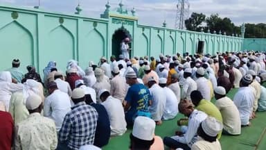 नानपारा: बाबागंज इलाके में कड़ी सुरक्षा व्यवस्था के बीच संपन्न हुई ईद उल अजहा की नमाज, चप्पे-चप्पे पर पुलिस प्रशासन रहा मौजूद