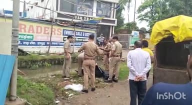 हापुड़: गढ़ रोड स्थित सीएचसी अस्पताल के पास नाले में पड़ा मिला अज्ञात व्यक्ति का शव, पुलिस ने शव पोस्टमार्टम को भेजा