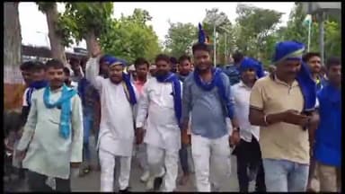 बलरामपुर: कलेक्ट्रेट में भीम आर्मी के कार्यकर्ताओं ने किया प्रदर्शन, जिलाधिकारी को सौंपा ज्ञापन