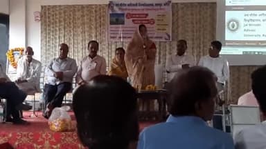 जय मीनेश आदिवासी विश्वविद्यालय के प्रचार प्रसार की इटवा में हूई कार्यशाला की कुछ झलकियां। सीनियर सेकेंडरी स्कूल के प्रधानाचार्य व बारहवीं में टाप करने वाले छात्रों को सम्मानित किया गया।