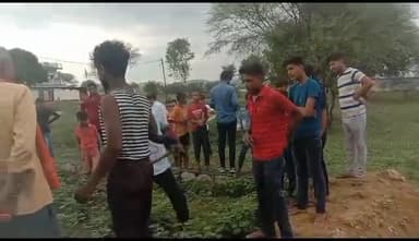 सरई: हर्रई गांव में बाइक चोरी करने वाले एक चोर को ग्रामीणों ने पकड़ कर किया पुलिस के हवाले एक चोर मौके से फरार