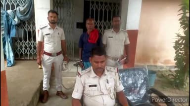 कलुआही: कलुआही थाना के बरदीपुर में एक घर के पीछे रखे गए 335 बोतल नेपाली देसी शराब बरामद एक गिरफ्तार भेजे गए जेल