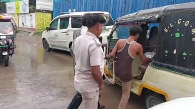 गोपालगंज: बरौली थाने की पुलिस ने विभिन्न कांडों में फरार चल रहे दो आरोपियों को किया गिरफ्तार, सदर अस्पताल में कराया मेडिकल जांच।