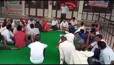 पलवल: पलवल जीएच में कार्यरत हरियाणा कौशल रोजगार निगम के कर्मचारियों ने सांकेतिक हड़ताल के साथ दूसरे दिन किया धरना-प्रदर्शन