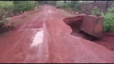 डग: गिरधरपुरा में प्रधानमंत्री सड़क योजना के तहत बनी पुलिया हुई क्षतिग्रस्त