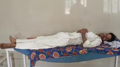 कन्नौज: नसरापुर गांव निवासी एक व्यक्ति जीने से पैर फिसलने के कारण हुआ घायल, परिजनों ने जिला अस्पताल में कराया भर्ती