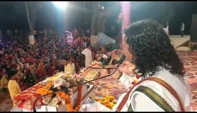 बलरामपुर समाचार मूर्ति प्राण प्रतिष्ठा राम कथा कार्यक्रम जो पेगापुर आवर समय माता मंदिर कथा के पांचवे दिन अवधपुरी से पधारे संत सर्वेश जी महाराज ने भगवान श्री राम के संस्कृति संस्कार दिनचर्या पर प्रकाश डालते हुए प्रात काल उठ के रघुनाथा पर