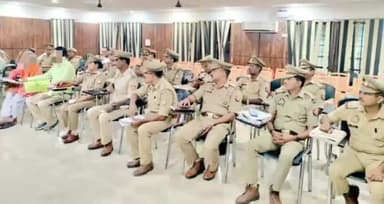 गोंडा: पुलिस कार्यालय में sp ने न्याय दिवस का किया आयोजन, शिकायतकर्ताओं से वार्ता कर 18 प्रकरणों का कराया निस्तारण