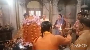 गोंडा: खरगूपुर में पृथ्वीनाथ मंदिर पहुंचकर DM व SP ने की पूजा अर्चना,मंदिर की साफ सफाई व्यवस्था व अन्य सुविधाओं का लिया जायजा