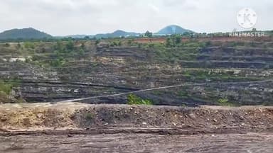 पतरातू: भुरकुंडा के बलकूदरा खदान में पेलोडर के द्वारा सफाई अभियान जारी