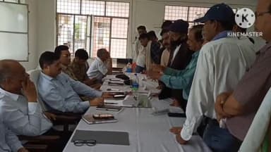 मौदहा: तहसील में मुकदमों की पत्रावलियां नहीं मिल पाने, मुकदमों की सुनवाई नहीं हो पाने से नाराज वकीलों ने ADM से की शिकायत