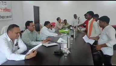 जलेसर: तहसील सभागार में संपूर्ण समाधान दिवस के तहत उप जिलाधिकारी ने सुनी समस्याएं