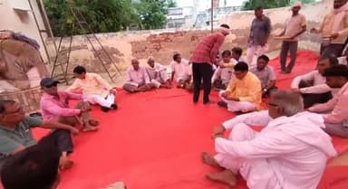 मलसीसर: बिरम का बास पहुंचकर सांसद ने परिजनों को सांत्वना दी, शोक में मंडावा की सभी शिक्षण संस्थाएं रही बंद