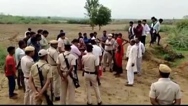 पीपलदा: इटावा क्षेत्र के किरपुरीया,हवा खेड़ली गांवो का दौरा करने पहुंचे कलेक्टर एसपी बाढ़ प्रभावित क्षेत्रों को लेकर की समीक्षा