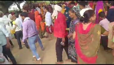 जलेसर: प्रशासन की कड़ी निगरानी में जलेसर स्थित दरगाह पर हजारों श्रद्धालुओं ने की शनि की जात