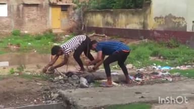 जमुई: कल्याणपुर के वार्ड संख्या-21 में दिनदहाड़े नाले का प्लेट तोड़कर की जा रही छड़ की चोरी, कैमरे में कैद हुए तीनों चोर