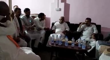 भोजपुर के जगदीशपुर विधानसभा क्षेत्र के दिलीपपुर ग्राम में श्राद्ध कर्म में शामिल हुए RLJD के  राष्ट्रीय अध्यक्ष माननीय उपेंद्र कुशवाहा जी