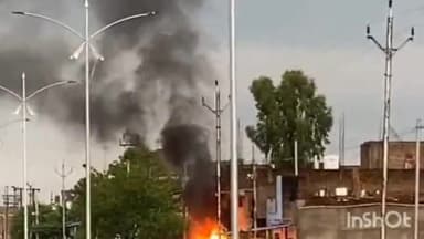 पिछोर रोड पर गैस रिफलिंग के दौरान इको कार का ब्लास्ट होते वीडियो आया सामने अवैध तरीके से हो रहा था रिफलिंग का काम