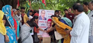 कन्नौज: कलेक्ट्रेट में सपा नेत्री शशिमा सिंह ने केक काटकर मनाया पूर्व मुख्यमंत्री अखिलेश यादव का जन्मदिन