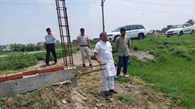 जगाधरी: यमुनानगर के नगर निगम मेयर मदन चौहान ने गधोला गांव में बन रहे कम्युनिटी सेंटर का किया औचक निरीक्षण