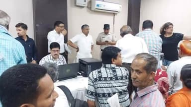 जगाधरी: प्रॉपर्टी ID को ठीक कराने के लिए नगर निगम कार्यालय में चल रहे कैंप का निगम मेयर ने किया निरीक्षण, लोगों से लिया फीडबैक