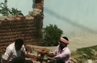 सिंगरौली: ग्राम पंचायत वर्दी में खराब पड़े हैंडपंप का मरम्मती करण कार्य करने पहुंचे पीएचई विभाग के कर्मचारी