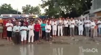 कन्नौज: मेहंदी घाट पर कान्यकुब्ज शिक्षा एवं समाज सेवा समिति ने गुरु पूर्णिमा की पूर्व संध्या पर महा आरती का आयोजन किया.