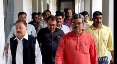 मुशहरी: राज्यपाल के आगमन को लेकर की गई तैयारियों का जायजा लेने कुलपति ने लंगट सिंह कॉलेज का किया दौरा