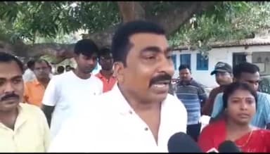 इचाक: इचाक थाना क्षेत्र के बोंगा में हुए हत्या मामले में स्थानीय जनप्रतिनिधियों ने की कार्रवाई की मांग