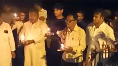 कन्नौज: तालग्राम में आम आदमी पार्टी के कार्यकर्ताओं ने बिजली कटौती के खिलाफ लालटेन जुलूस निकालकर जताया अपना विरोध