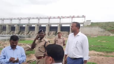 मऊरानीपुर: देवरीघाट कांवड़ यात्रा को लेकर डीएम व एसएसपी ने किया देवरी घाट का निरीक्षण, सुरक्षा व्यवस्था को लेकर दिए दिशानिर्देश