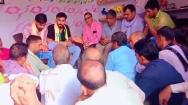 पीपलदा: इटावा के अयाना में मेरा बूथ सबसे मजबूत को लेकर दिल्ली से आए विस्तारक ने भाजपाइयों की ली बैठक