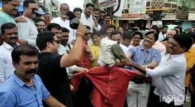 विदिशा नगर: माधवगंज में BJP ने फूंका विदिशा MLA भार्गव का पुतला, शनिवार को एक चैनल पर डिबेट में PM के नाम के साथ जोड़ा था अपशब्द