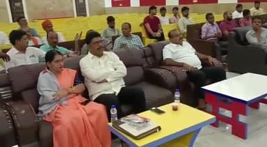 बेगूसराय: वीणा वैंकट हॉल में मेयर द्वारा संवाद कार्यक्रम हुआ आयोजित, लोगों ने दिए समस्या, शिकायत और सुझाव