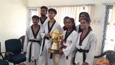 बेगूसराय: राष्ट्रीय प्रतियोगिता में हिस्सा लेने जा रहे 7 ताइक्वांडों खिलाड़ियों को कल्याण केंद्र में किया गया सम्मानित