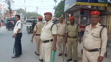 मुगलसराय: गुरु पूर्णिमा पर पड़ाव स्थित अवधूत नारायण आश्रम में भीड़ व जाम को लेकर यातायात पुलिस ने बड़े वाहनों के आवागमन पर लगाई रोक