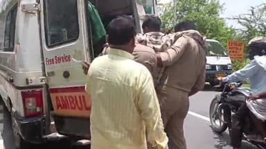 बलरामपुर समाचार देवीपाटन निवासी व्यक्ति का हुआ छितौनी रोड मोड के पास बाइक दुर्घटना में पैर चोट हिल चलने में असमर्थ थाना कोतवाली देहात पुलिस ने एंबुलेंस पर बैठाकर अस्पताल पहुंचाया एसबी शुक्ला क्रांति