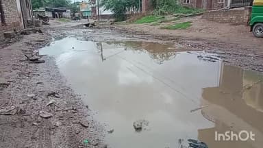 कन्नौज: नगर पालिका क्षेत्र में कई मोहल्लों की गड्ढा युक्त सड़कों में हुआ जलभराव, सपा नेता हसीब हसन ने BJP पर बोला हमला